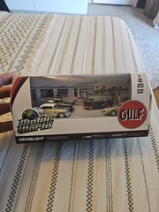 Greenlight Chase Motor World Gulf Set Raw Green Machine