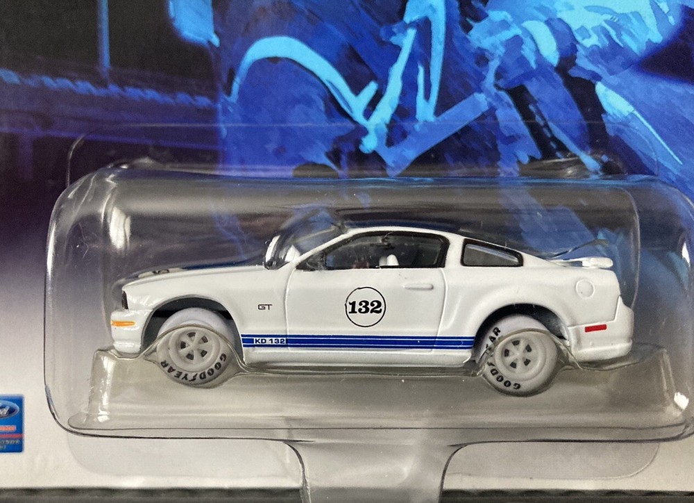 2005 WHITE LIGHTNING Kentucky Derby Ford Mustang GT 1/64 Scale Diecast By JL