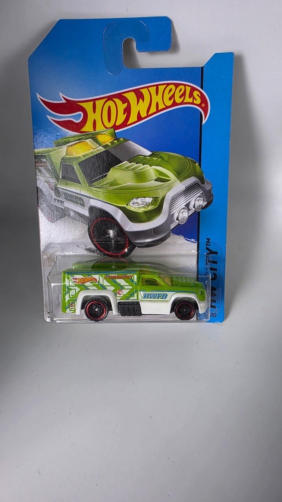 Hot Wheels Rescue Duty HW City Green Emergency Diecast Toy Vehicle 1:64 New