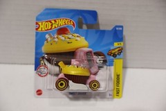 2022 HOT WHEELS – SWEET DRIVER 61/250 – FAST FOODIE 3/5 – SHORT CARD