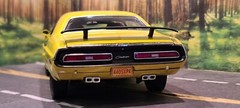1:18 Highway 61 1971 Dodge Challenger R/T Yellow Diecast **READ**