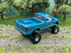 1995 Chevy S10 Lifted 4×4 Truck 1/64 Diecast Custom M2 Machines Pickup 4WD