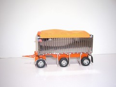 DCP FIRST GEAR 1/64 WHITE&ORANGE PETE 389 WITH 36″ SLEEPER GENESIS ll END DUMPS