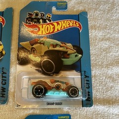 (10) Hotwheels HW City Lot, 2014, 2013 10 Cars With Some Corner Damage