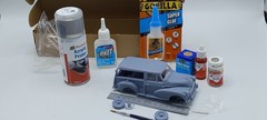 Morris Minor Van 1/24 model kit. Requires assembly and painting to finish