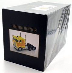 KK Scale Road Kings 1/18 Scale RK180152 – Peterbilt 352 Pacemaker Yellow/Brown