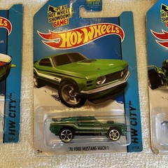 (10) Hotwheels HW City Lot, 2014, 2013 10 Cars With Some Corner Damage