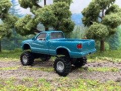 1995 Chevy S10 Lifted 4×4 Truck 1/64 Diecast Custom M2 Machines Pickup 4WD