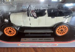 Signature Models 1:18 1917 REO Touring Diecast w/ Case Beige/Black/Orange