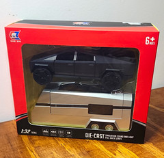Che Zhi 1:32 Tesla Cybertruck Diecast Pull Back Car w/ Trailer Light & Sound