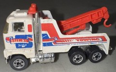Hot Wheels 1981 Steve’s Towing Wrecker Semi Truck 1:64 Diecast White Malaysia