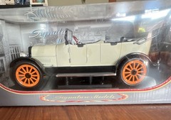Signature Models 1:18 1917 REO Touring Diecast w/ Case Beige/Black/Orange