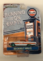 Greenlight Running On Empty Gulf 1964 Chevrolet Impala SS Chase