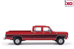 IXO AMERICA 1:64 1975 GMC SIERRA CLASSIC – CARMINE RED – IA64013