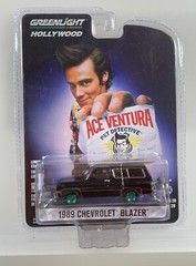 GREENLIGHT 1:64 1989 CHEVROLET BLAZER “ACE VENTURA” (1994) MODEL 44880 E chase