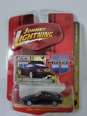 2002 ASTON MARTIN V12 VANQUISH 2008 JOHNNY LIGHTNING MODERN MUSCLE 1:64