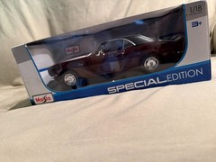 Maisto 1968 Chevy Camaro Z28 Coupe Die Cast Model Car Maroon 1/18 Scale