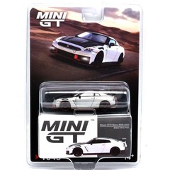 2024 Brilliant White Pearl Chase Car