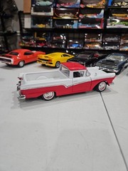 Road Legend 1:18 1957 Ford Ranchero Diecast Red & White – NO BOX