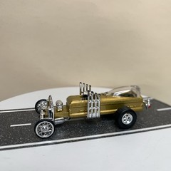 1999 Johnny Lightning Episode 2 The Munsters Drag-U-La Coffin Hot Rod Gold NM