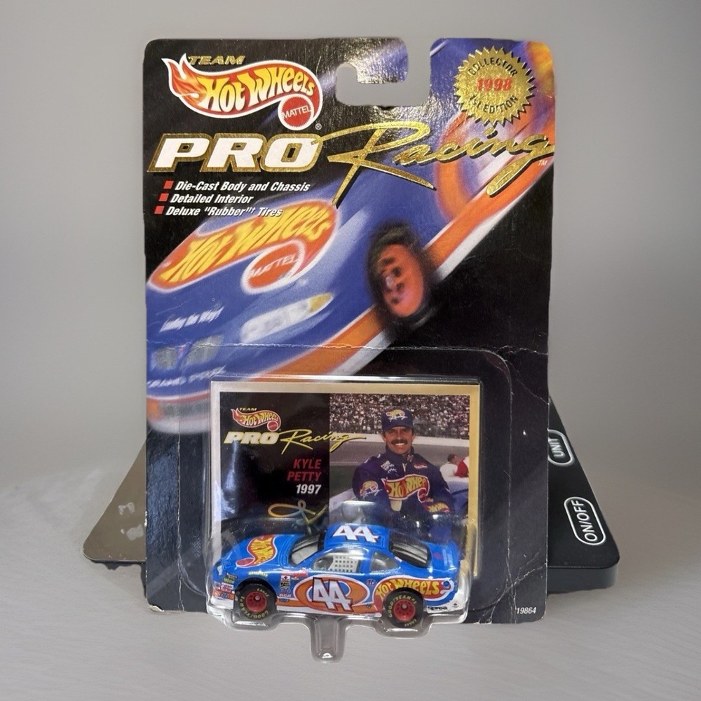 1998 Hot Wheels Pro Racing Kyle Petty #44 NASCAR Diecast Race Car with Card