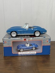 Enesco Vtg Blue Chevrolet Corvette Convertible Ceramic Music Box California Girl