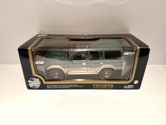 Toyota Land Cruiser 1992 Green 1/18 Scale Diecast Model Car