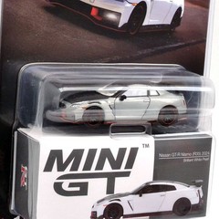 2024 Brilliant White Pearl Chase Car