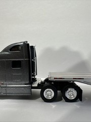 Kenworth T680 Sleeper Cab Gray Metallic 1/87 HO Tonkin Replicas