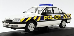 Vanguards 1/43 Scale VA14005 – Vauxhall Carlton 2.6Li – W.Mercia Police