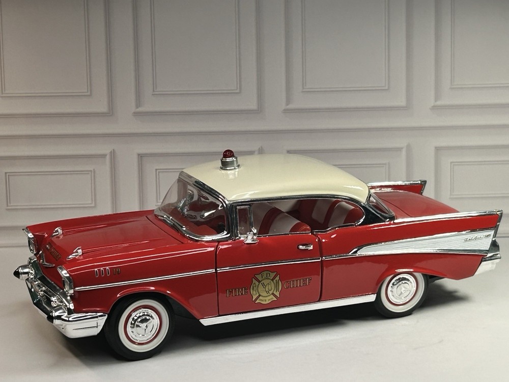 Road Legends 1957 Chevrolet Bel Air Hardtop Red Fire Chief 1:18 Die Cast #92106
