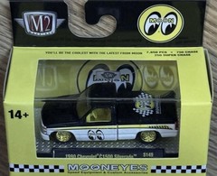 M2 Machines 1990 Chevrolet C1500 Silverado- 1 of 750 Chase – S149 – Mooneyes
