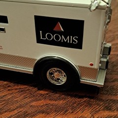 Loomis International Armored Truck 2009 Diecast 1:43 White Silver Black