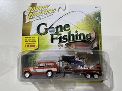 Johnny Lightning Gone Fishing 1973 IH Scout II Boat Trailer 1:64