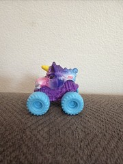 Monster Jam Mini Sparkle Smash Unicorn Purple Cage Blue Wheels Series 8 #635