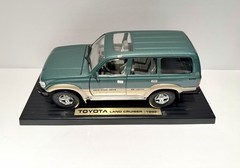 Toyota Land Cruiser 1992 Green 1/18 Scale Diecast Model Car