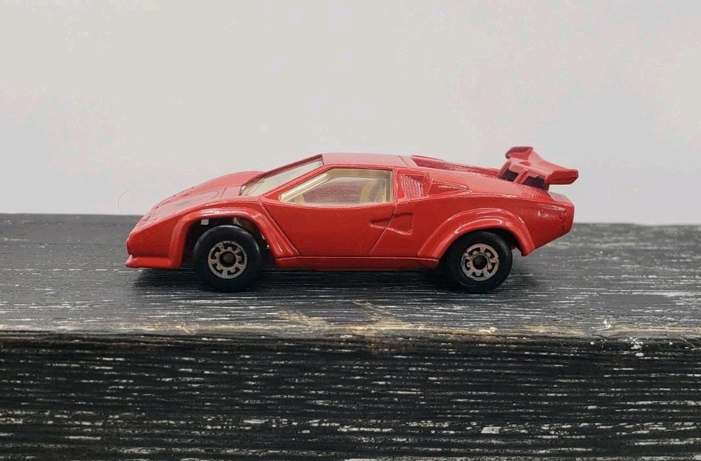 Matchbox 1985 Red Lamborghini Countach LP 500S 1:56 Scale Die-cast Car Macua EUC