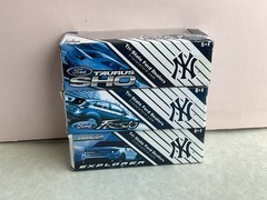 3 NY YANKEES Greenlight FORD : EXPLORER , TAURUS SHO + FIESTA 1:64 N.Y. Yanks