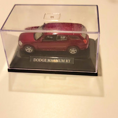 Dodge Magnum RT Red Diecast Model Car Display Case Pre-owned Used