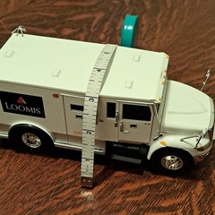 Loomis International Armored Truck 2009 Diecast 1:43 White Silver Black