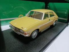 Cult 1:18 Austin Four door Mini Sedan Model Austin Allegro 1973 Gold