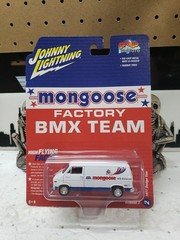 Johnny Lightning 1977 Dodge Tradesman Van Pop Culture Mongoose BMX Factory Team