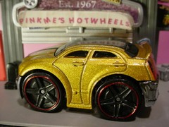 2018 Hot Wheels TOONED CHRYSLER 300C☆gold; red rim pr5☆case fresh☆ LOOSE