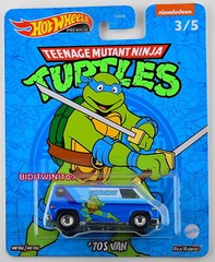 HOT WHEELS 2022 POP CULTURE NINJA TURTLE CASE N ’70S VAN