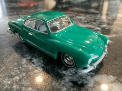 Johnny Lightning Volkswagen #23 1966 Karmann Ghia Green w/Cover 2005 MOC E3