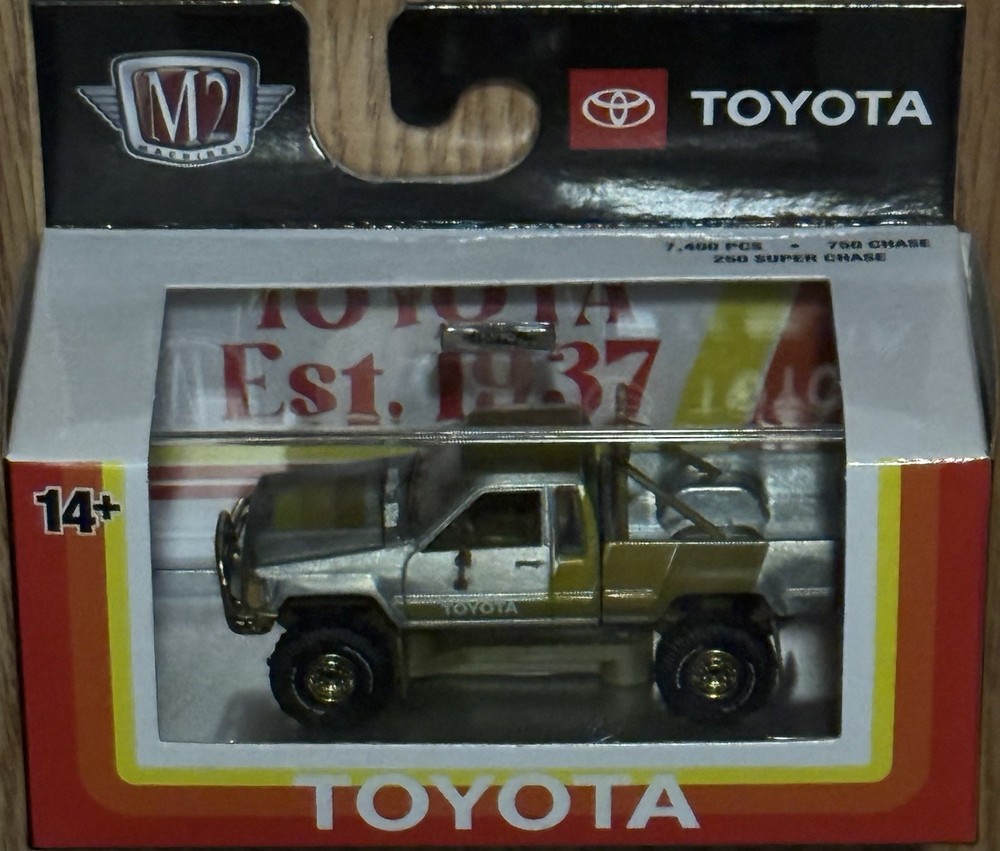 🔥 2026 M2 Machines 1985 Toyota Pickup – 1- 250 Super Chase (RAW) – WMTS22 🔥