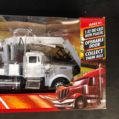 1:32 Die Cast Kenworth W900 Semi w/ Log Hauler Long Haul Truckers by New Ray