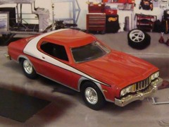 Starsky and Hutch 1975-1976 Ford Gran Torino 351W V8 Coupe 1/64 Scale Ltd Edit M