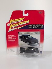Johnny Lightning 2000 Chevrolet Monte Carlo Modern Muscle 1:64 White Lightning
